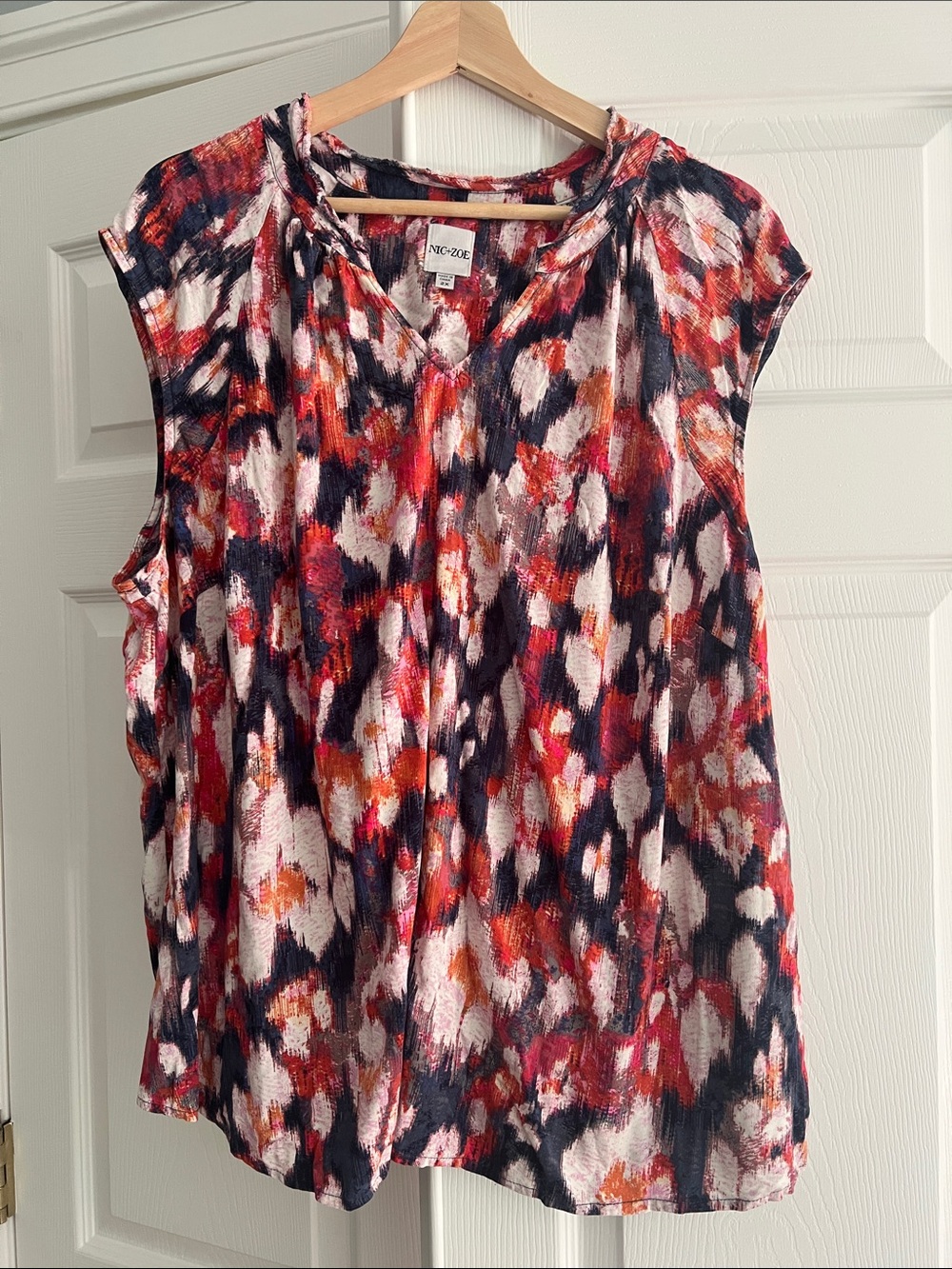 NIC+ZOE Sleeveless V-Neck Tank in Multi-Color Abstract Print